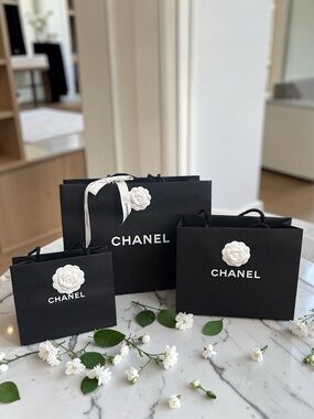 CHANEL shopping bag